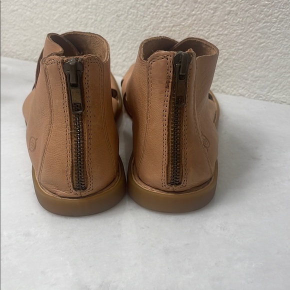 Born Tan Leather Sandals with Criss Cross Pattern Straps - Picture 5 of 6